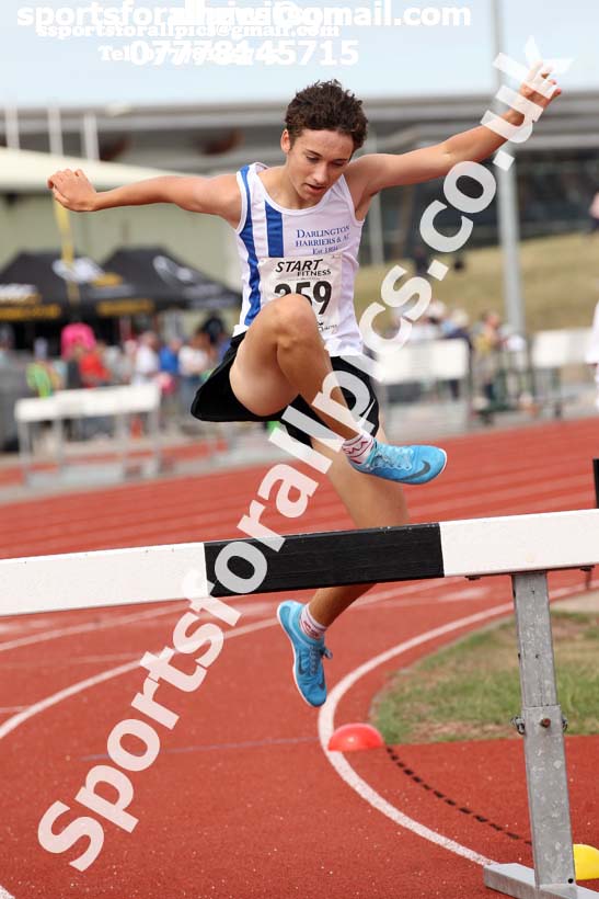 Mens under-17s 1500 metres steeplechase, 2018 Northern Under-17s/U-15s/U-13s Champs., Wavertree Athletics Centre, Liverpool. Photo: David T. Hewitson/Sports for All Pics
